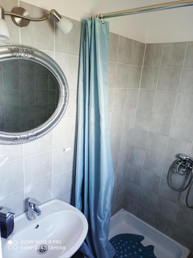 Boni02 Apartman Gdinj Kültér fotó