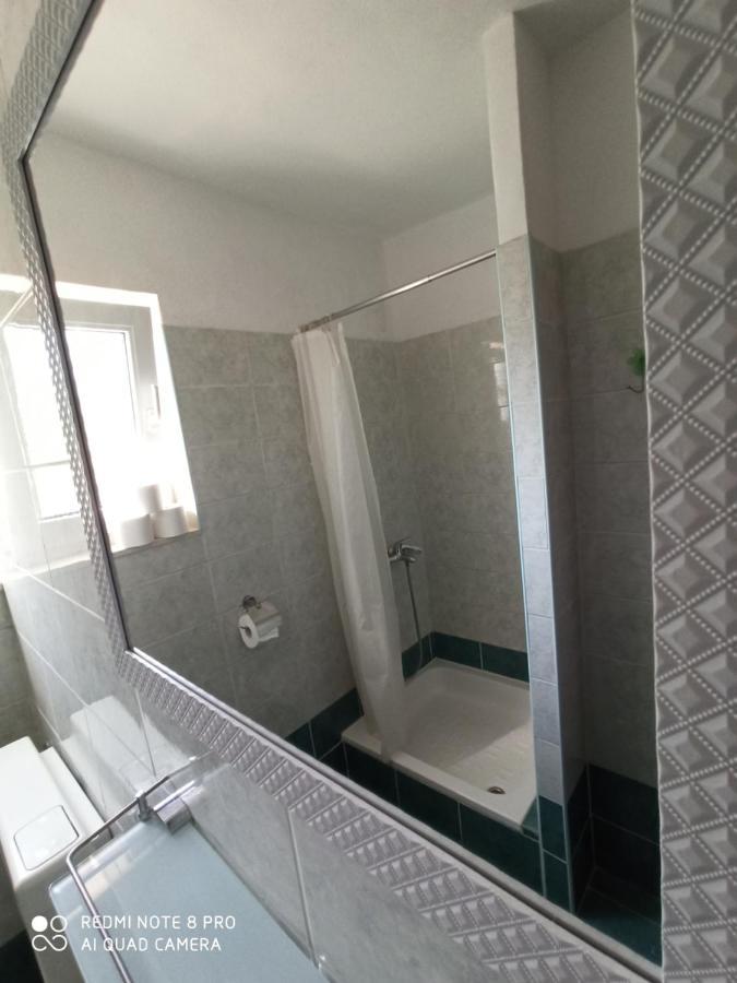 Boni02 Apartman Gdinj Kültér fotó