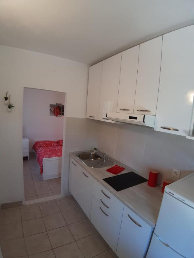 Boni02 Apartman Gdinj Kültér fotó