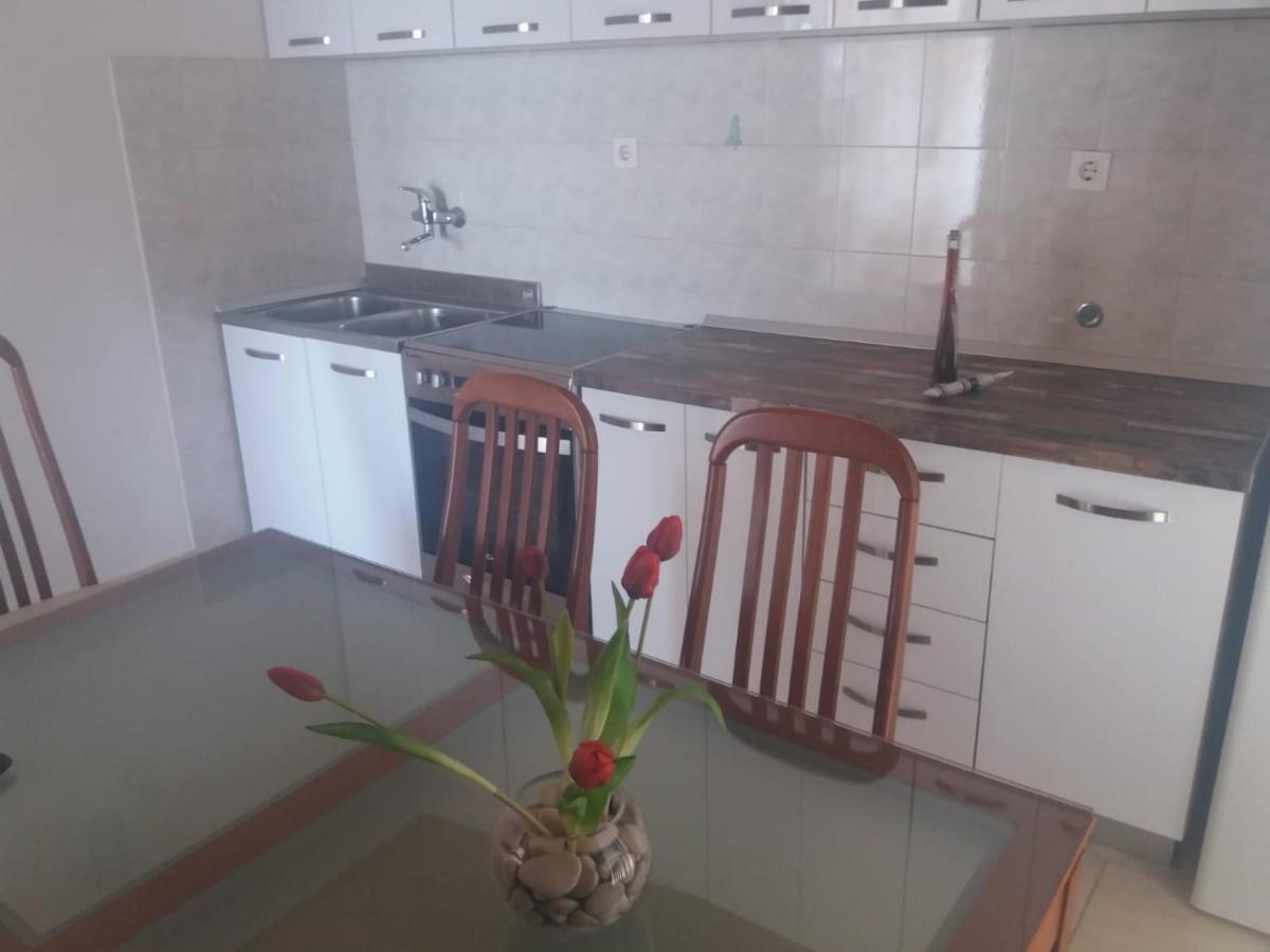 Boni02 Apartman Gdinj Kültér fotó