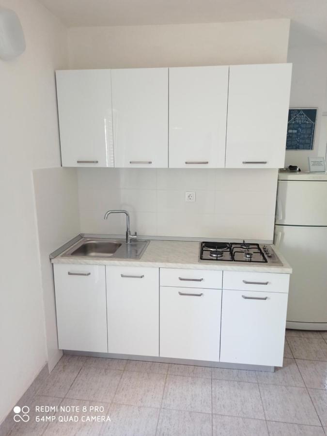 Boni02 Apartman Gdinj Kültér fotó
