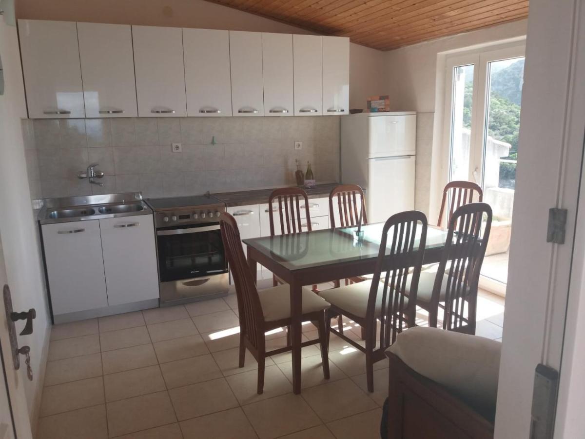 Boni02 Apartman Gdinj Kültér fotó