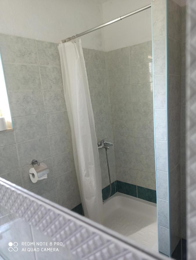 Boni02 Apartman Gdinj Kültér fotó