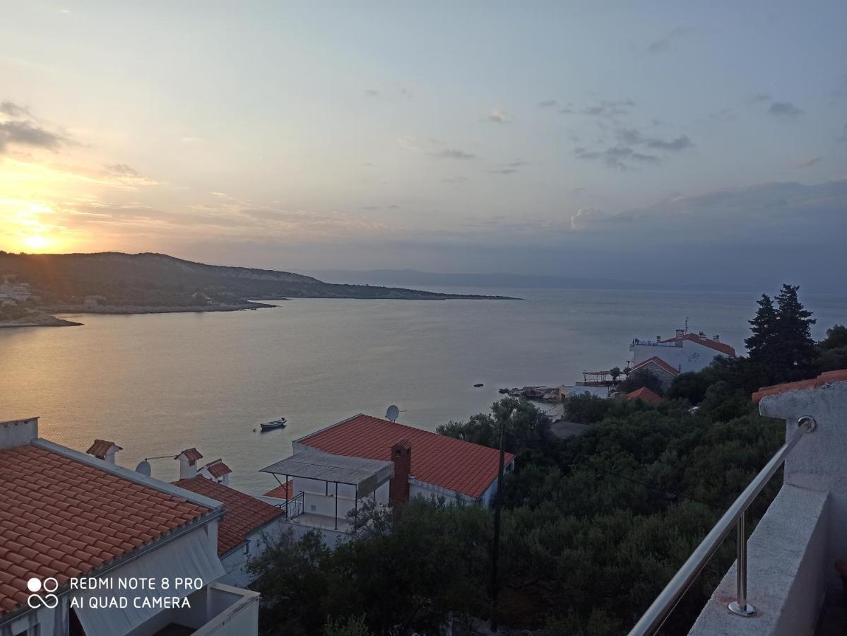Boni02 Apartman Gdinj Kültér fotó