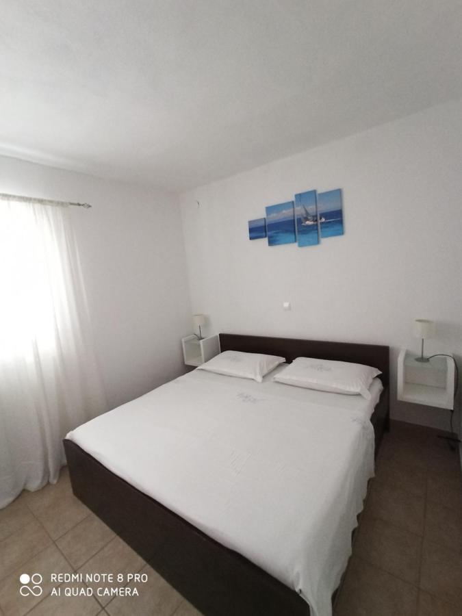 Boni02 Apartman Gdinj Kültér fotó