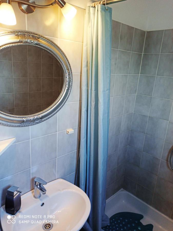 Boni02 Apartman Gdinj Kültér fotó