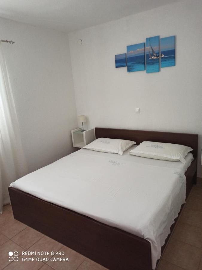 Boni02 Apartman Gdinj Kültér fotó