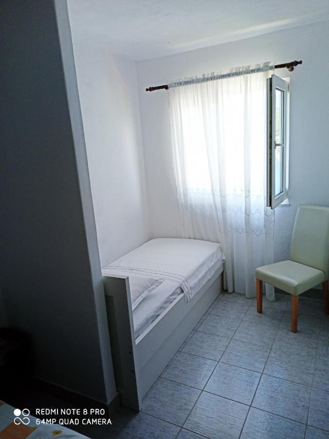 Boni02 Apartman Gdinj Kültér fotó