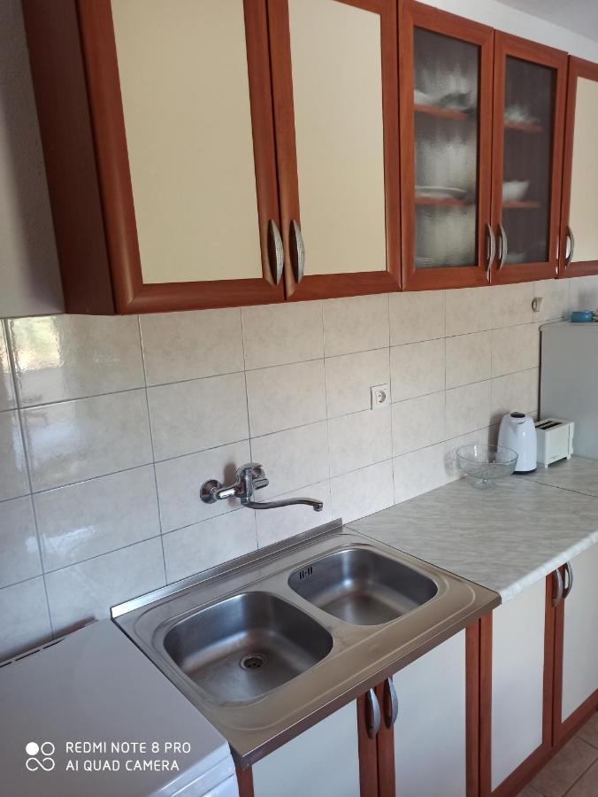 Boni02 Apartman Gdinj Kültér fotó