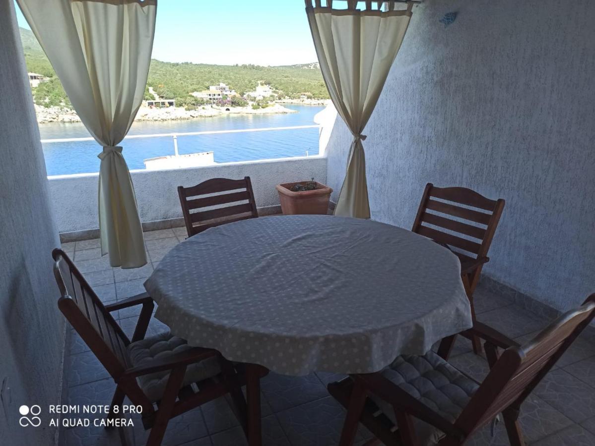 Boni02 Apartman Gdinj Kültér fotó