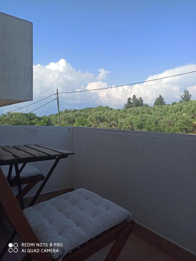 Boni02 Apartman Gdinj Kültér fotó